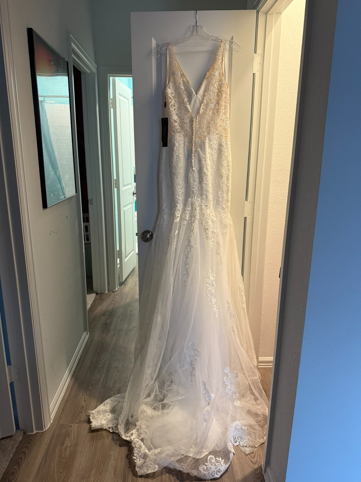 Stella Couture #22517 – White/Off White V-Neck/Lace – BRAND NEW – RETIRED STYLE