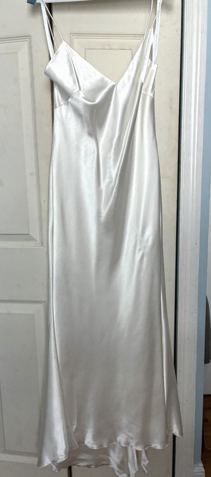 Allure Bridals 2455 Pre-Owned Wedding Dress, solid ivory