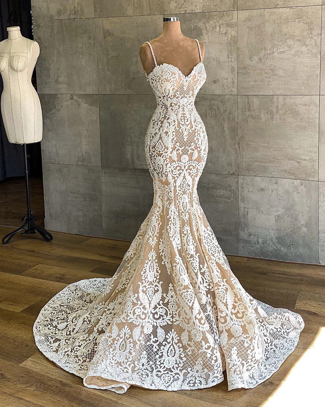 Sexy Champagne Mermaid Wedding Dress Sling Sleeveless Lace Applique Bridal Gowns