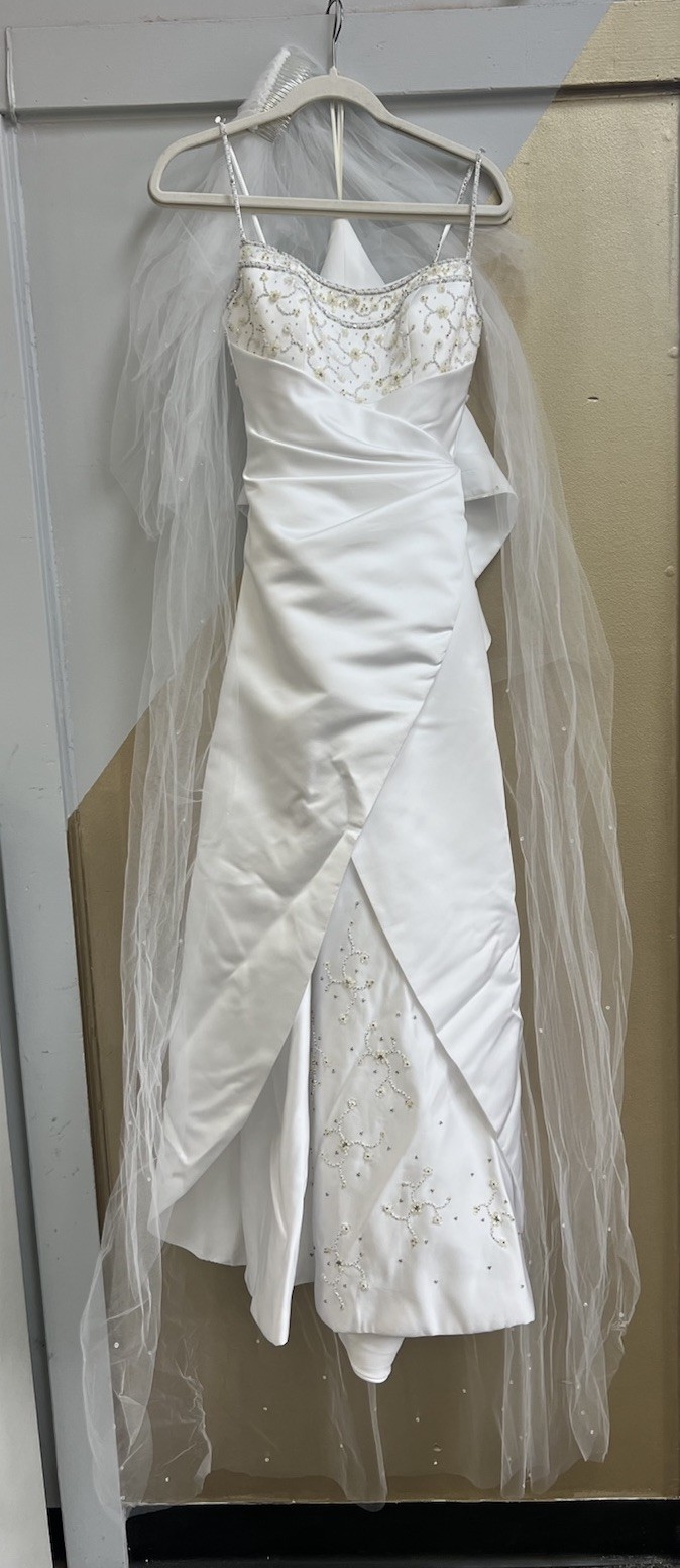Beautiful White LA SPOSA Wedding Dress – (was $2150) Size UK 6 / US 8