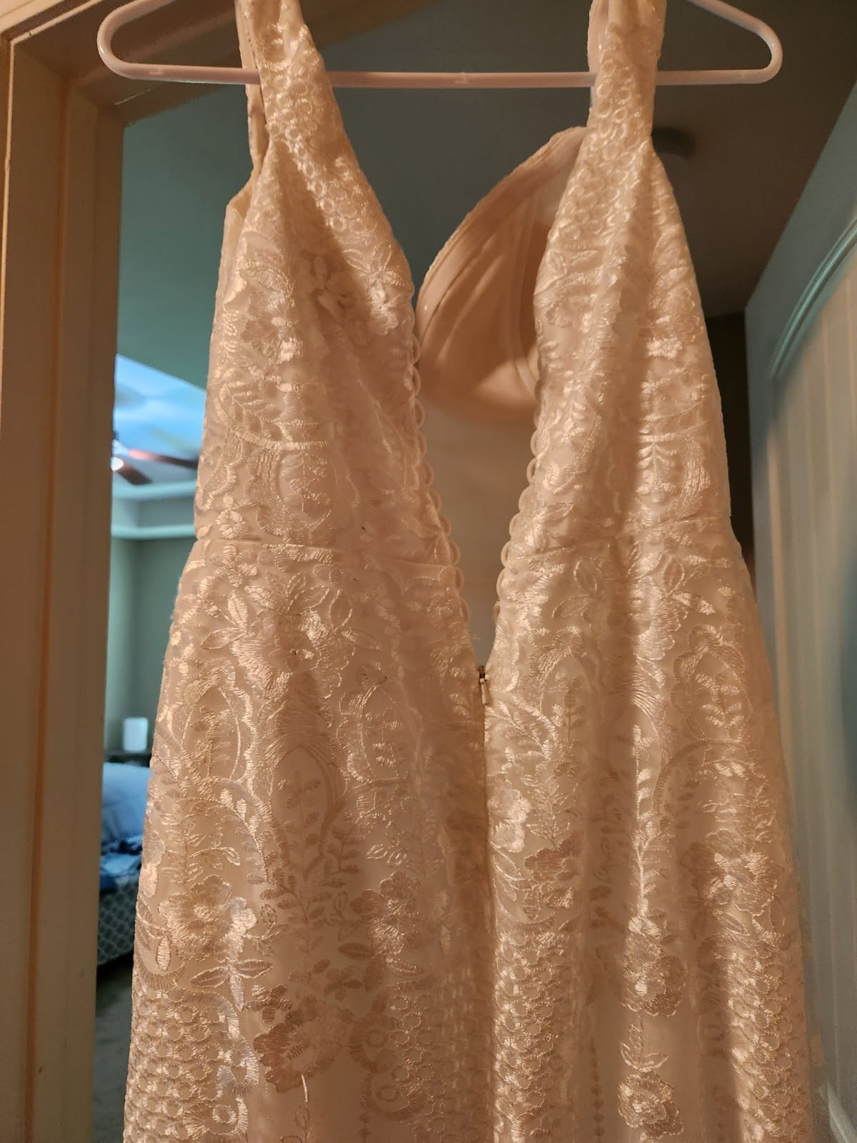 White Lace Sleeveless Sheath Wedding Dress Sweetheart Neckline Full-Length