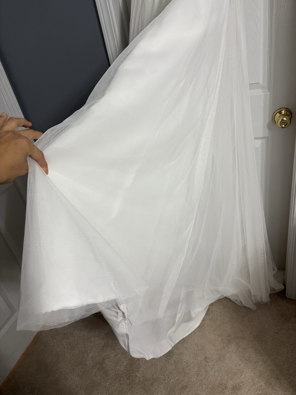 NWT Oleg Cassini CWG729 Off Shoulder Tulle Ballgown Wedding Dress White Size 4