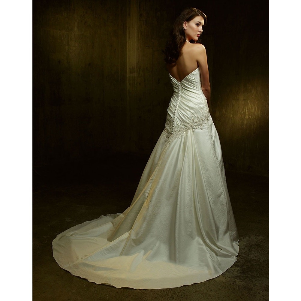 Casablanca Bridal | NWT Strapless Beaded Wedding Dress 1870 Size 12
