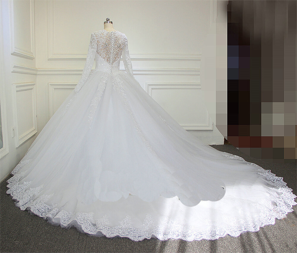 Luxury Wedding Dresses Beading Long Sleeves Scoop Neck Court Train Bridal Gowns