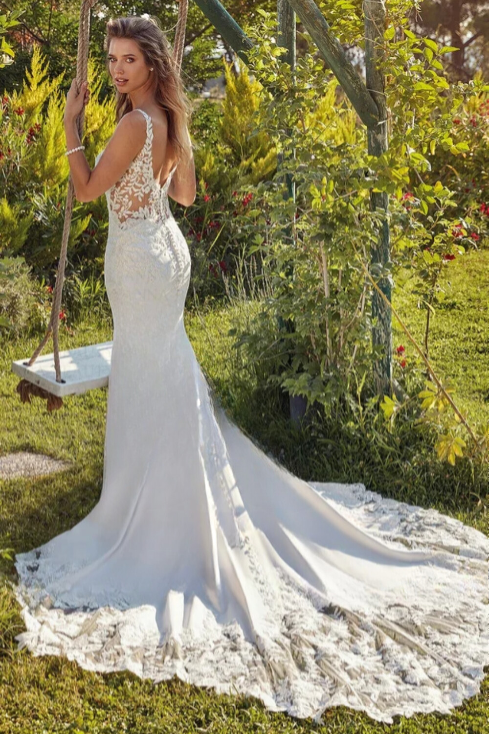 Beach Mermaid Wedding Dresses V Neck Appliques Backless Buttons Bridal Gowns USA