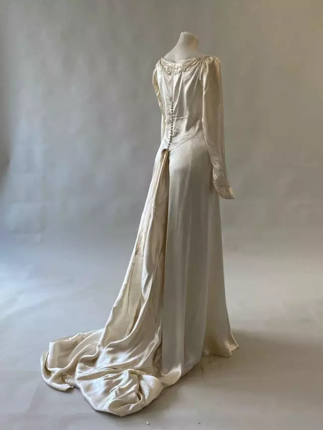 Champagne Satin Wedding Dresses Long Sleeve Scoop Neck Mid Century Bridal Gown