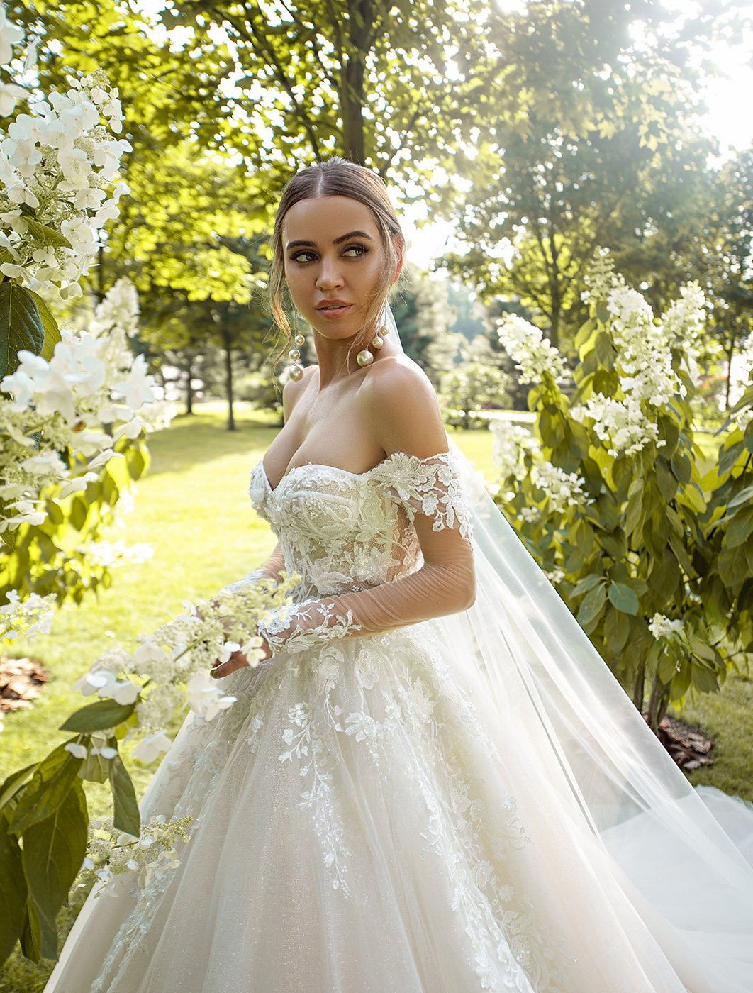 Tulle Applique Long Sleeve Wedding Dresses A-Line Sweetheart Sweep Train