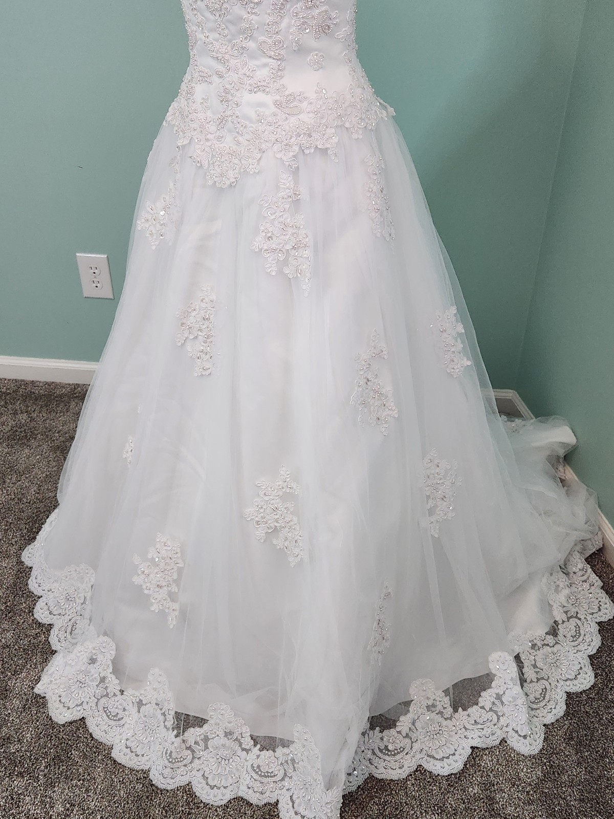 BEAUTIFUL Oleg Cassini White Wedding Dress Size 8 – SEE MEASUREMENTS BELOW!!