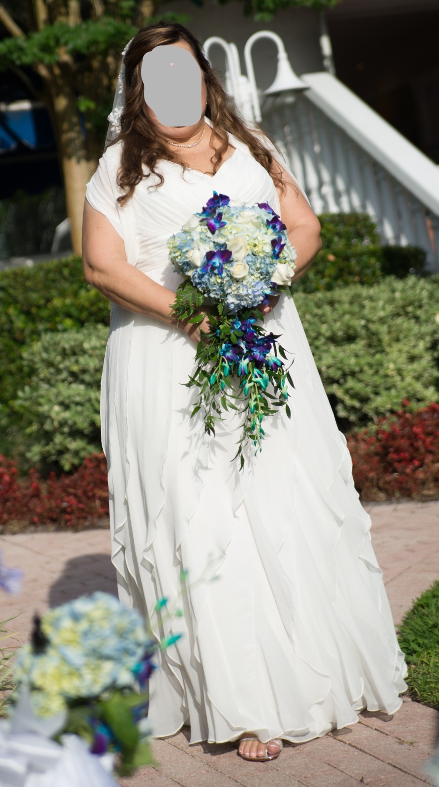 Soft & Flowing Ivory Wedding Dress by Galina Woman Size 20W, with matching Cape.
