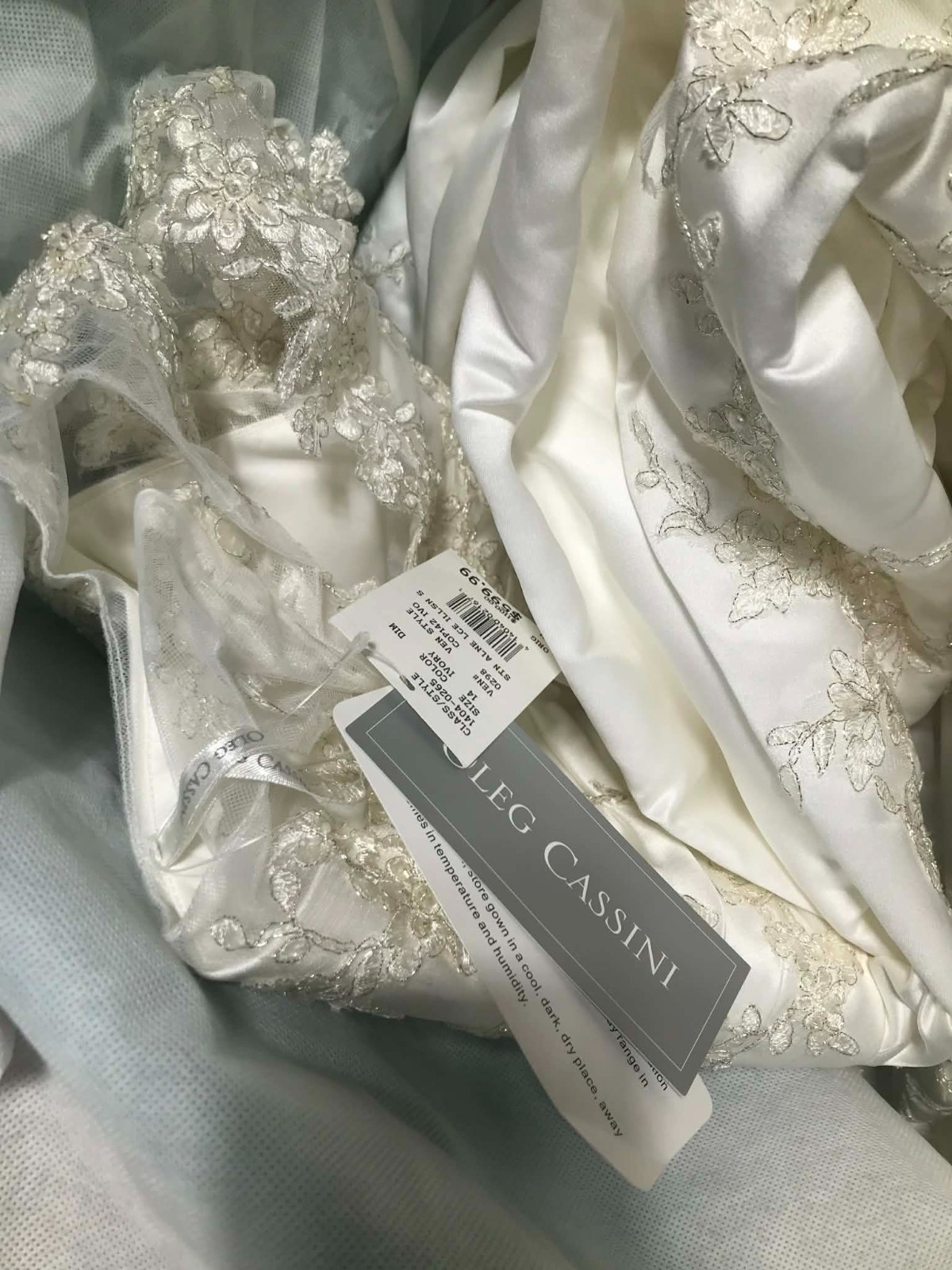 Oleg Cassini wedding dress size 14 never worn, unaltered satin w/lace applique