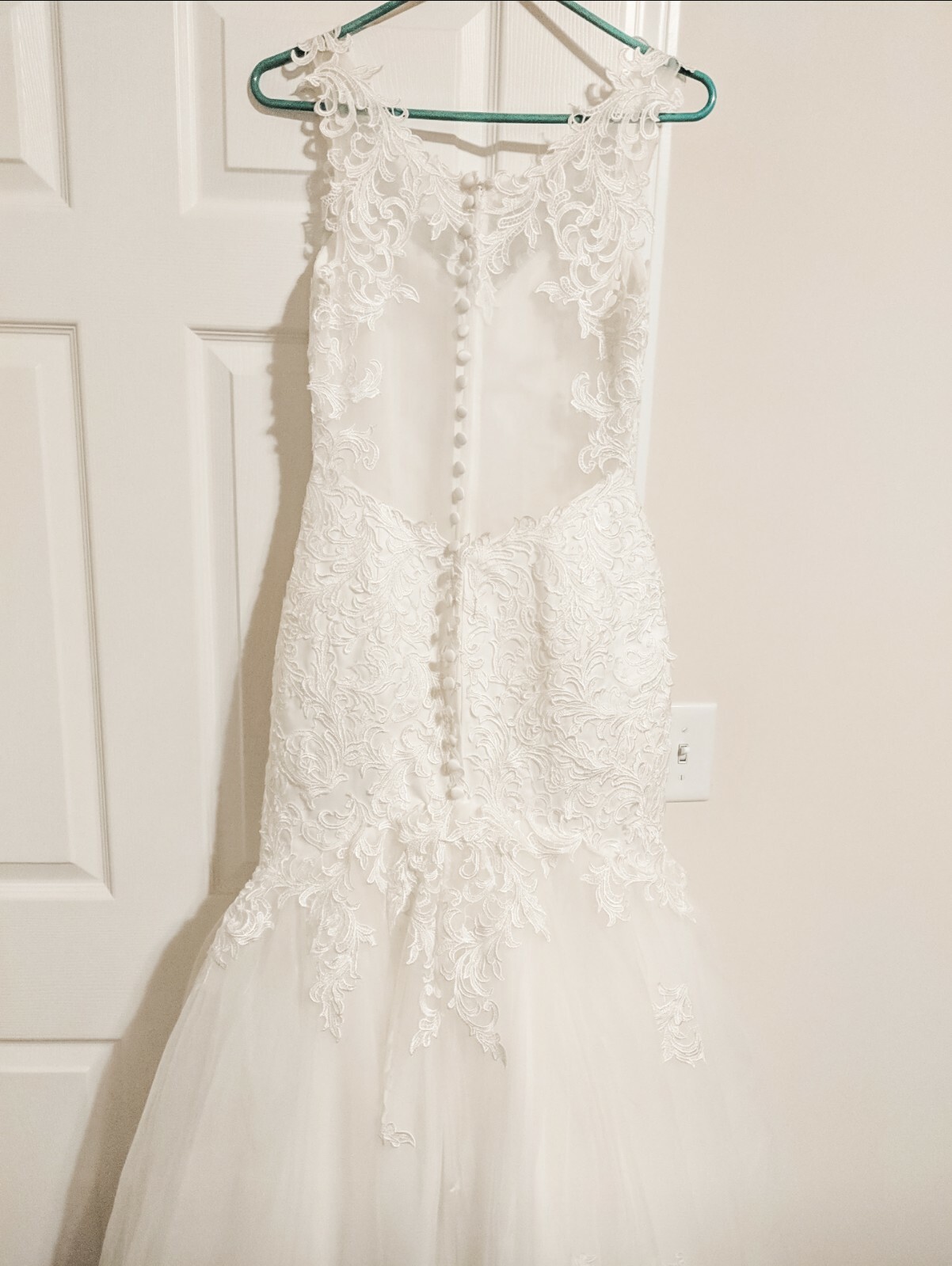 Mermaid/trumpet wedding dress. Only selling bc I fell in love w/ a different one