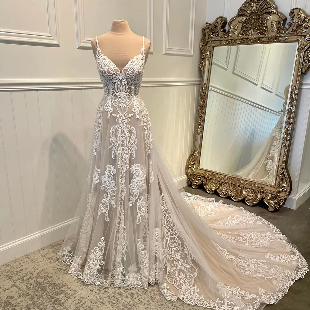 Boho Beach Wedding Dresses Spaghetti Strap Lace Appliques Sweep Train Champagne