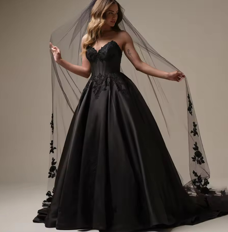 Sweetheart Lace Appliques Sleeveless Wedding Dress Buttons Zipper Bridal Gown
