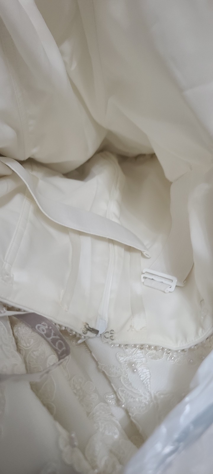 PC Mary’s wedding gown beautiful sweetheart neckline strapless