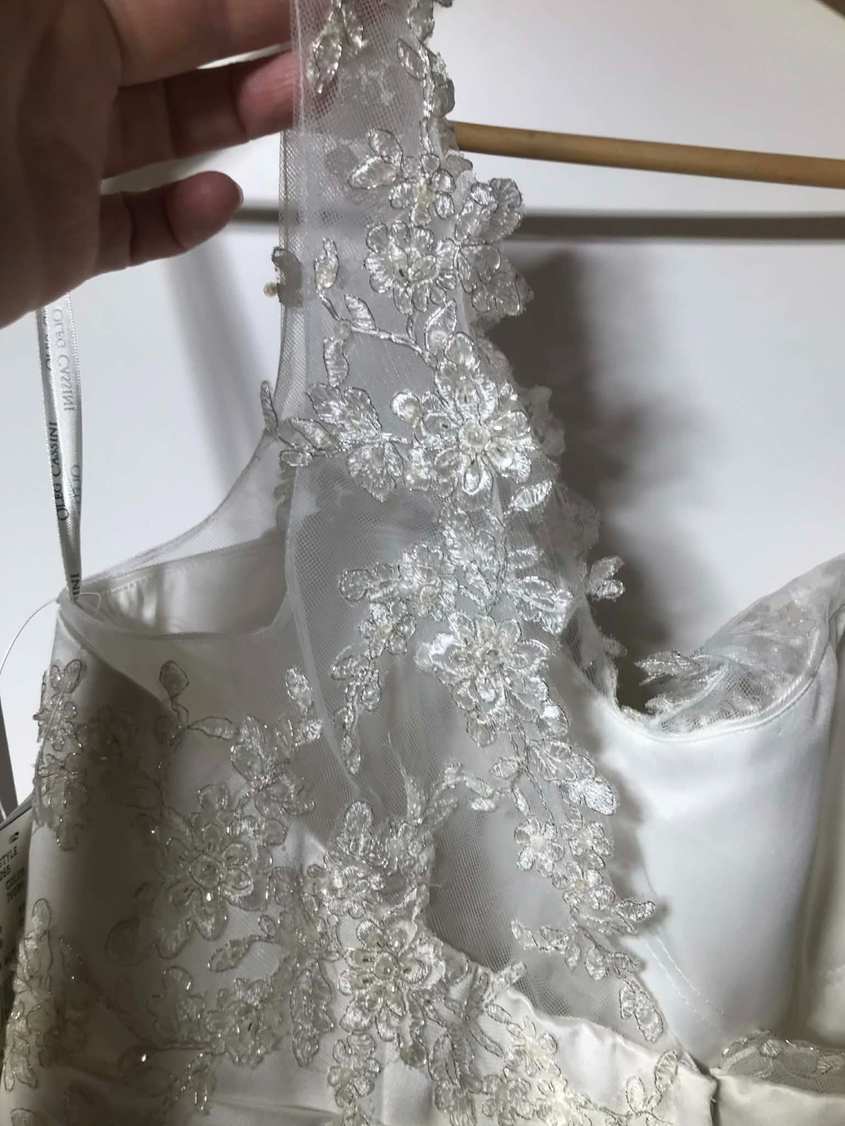 Oleg Cassini wedding dress size 14 never worn, unaltered satin w/lace applique