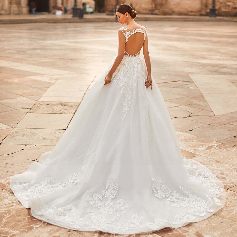 Sleeveless Sweetheart Backless Lace Train Bridal Gown Wedding Dress