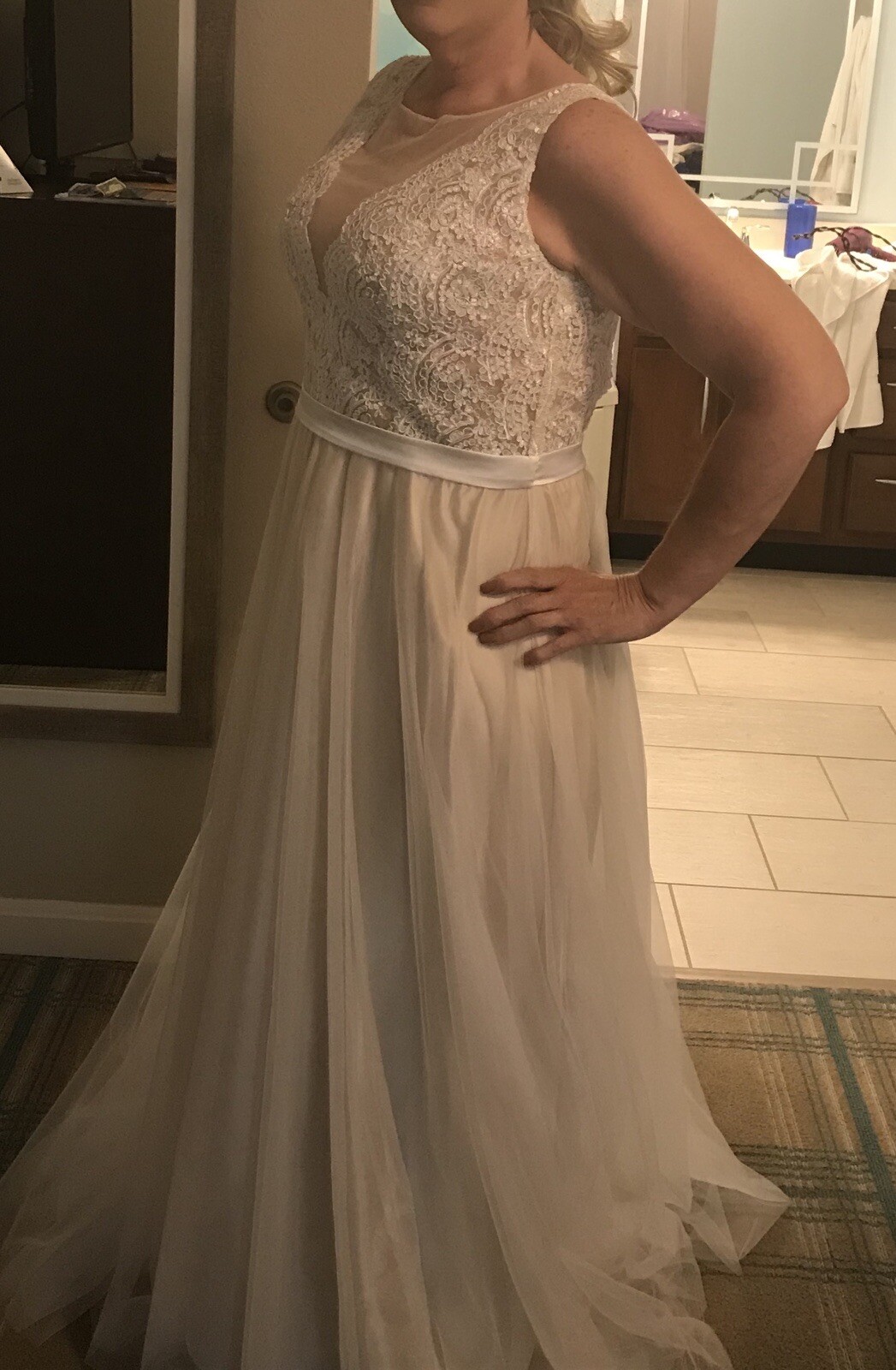 Brides wedding dress size 10/12 Lg. Perfect For A Beach Wedding. Off White