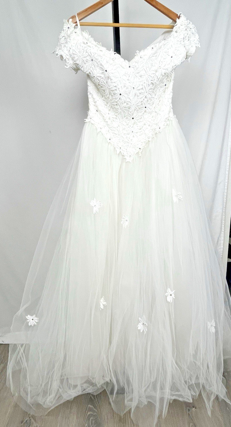 Vintage White Ball Gown Wedding Dress 6 Princess Off Shoulder Tulle Layers 90s