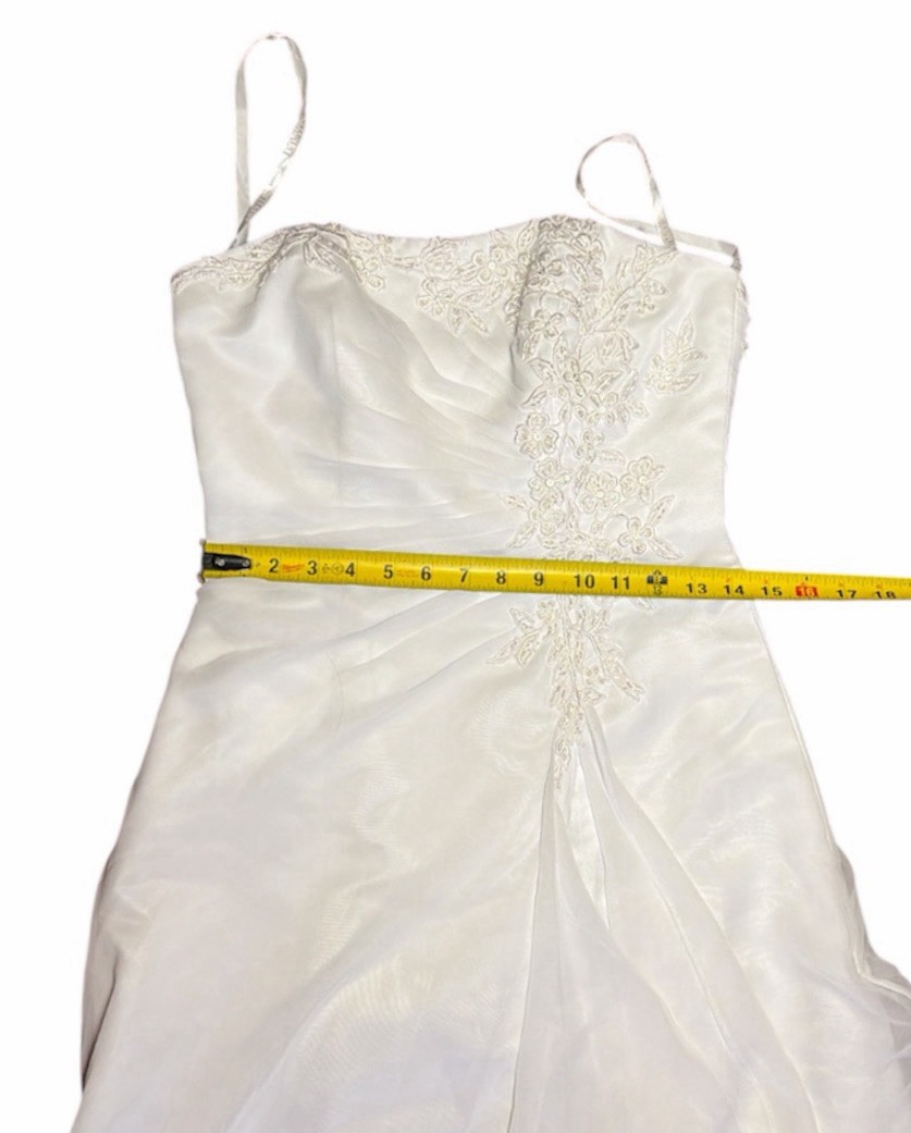 David’s Bridal V9409 White Size 6 Chiffon A-line Wedding Dress W/ Side Draping
