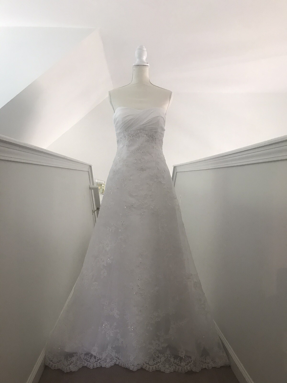 Casablanca White Bridal Gown and Veil Size 8 NWT