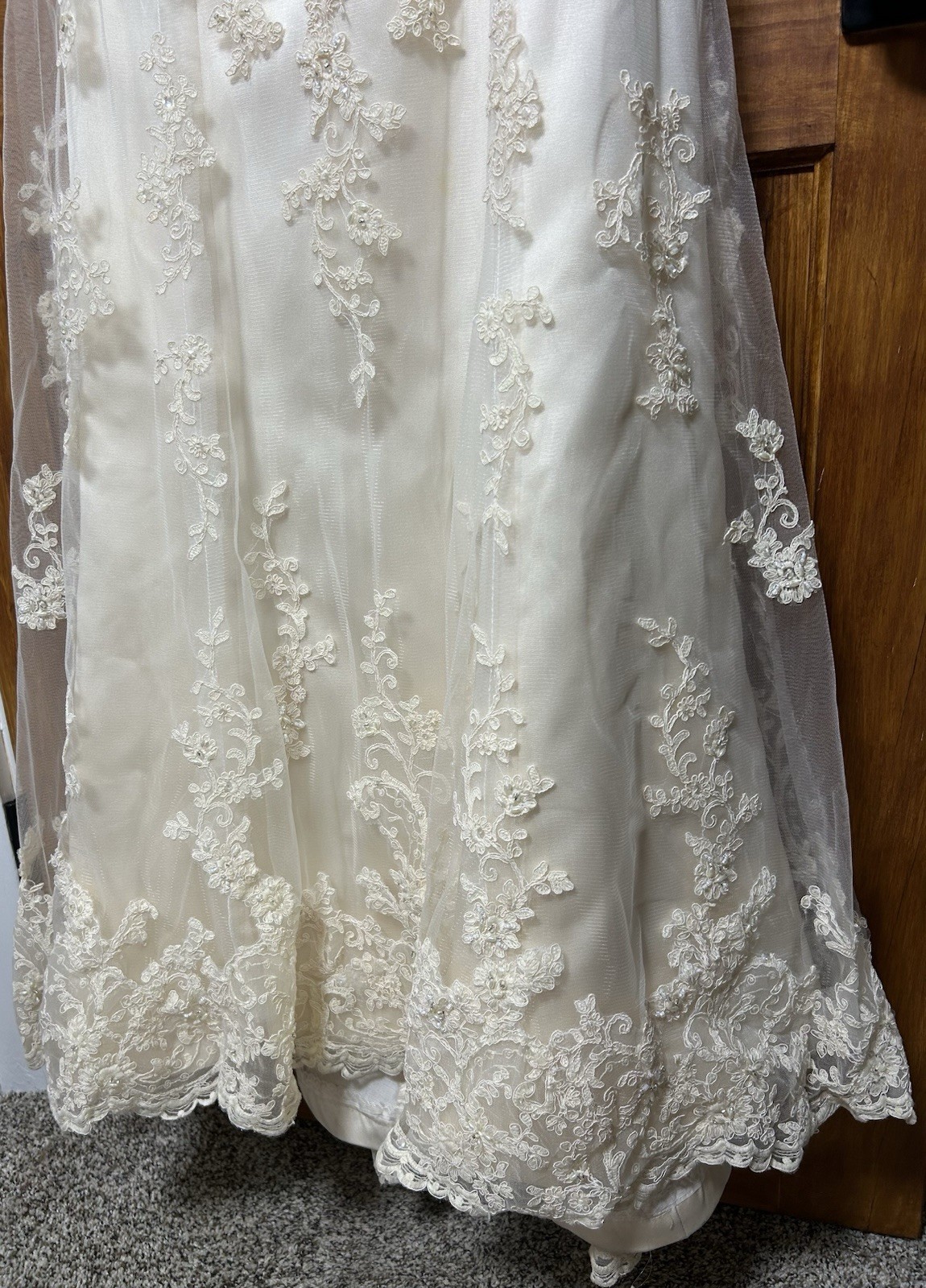 Maggie Sottero Emma Wedding Dress Size 6 Ivory Corset Detachable Cap Sleeves