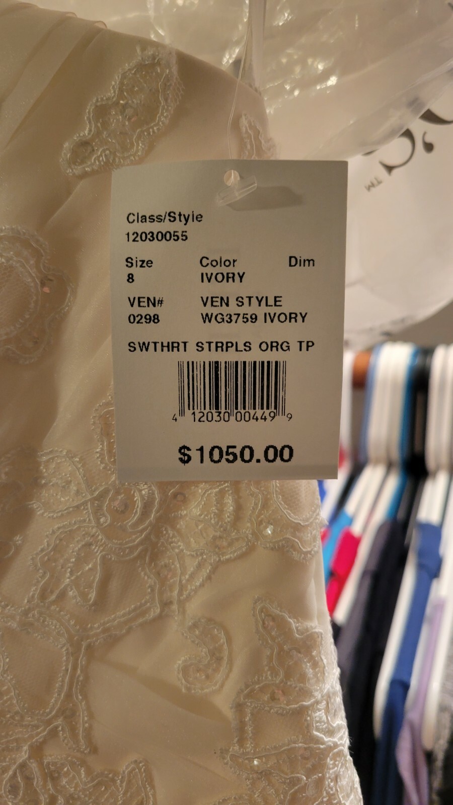 Brand New With Tags Women’s wedding gown Size 8 Never worn. Mermaid style.