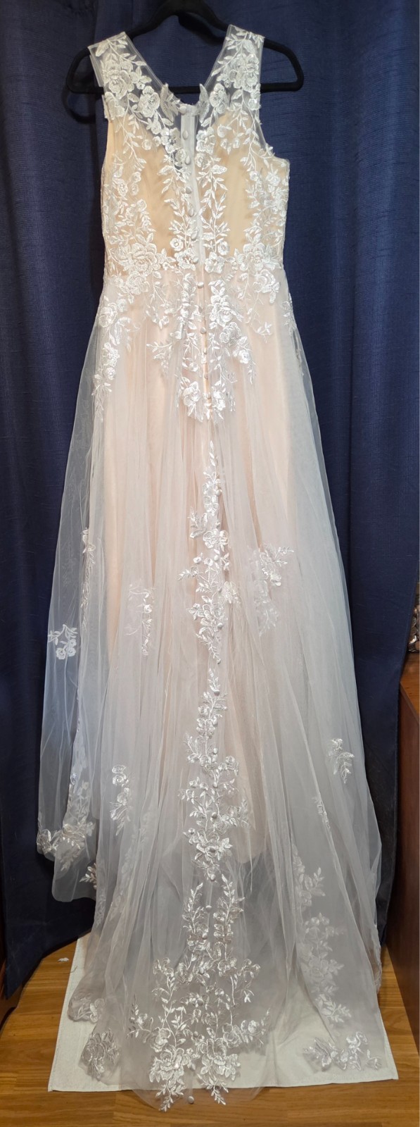 Wedding dress size 8 Unaltered NWT Faux Blush Shrug, Crystal Sash and Jelewery