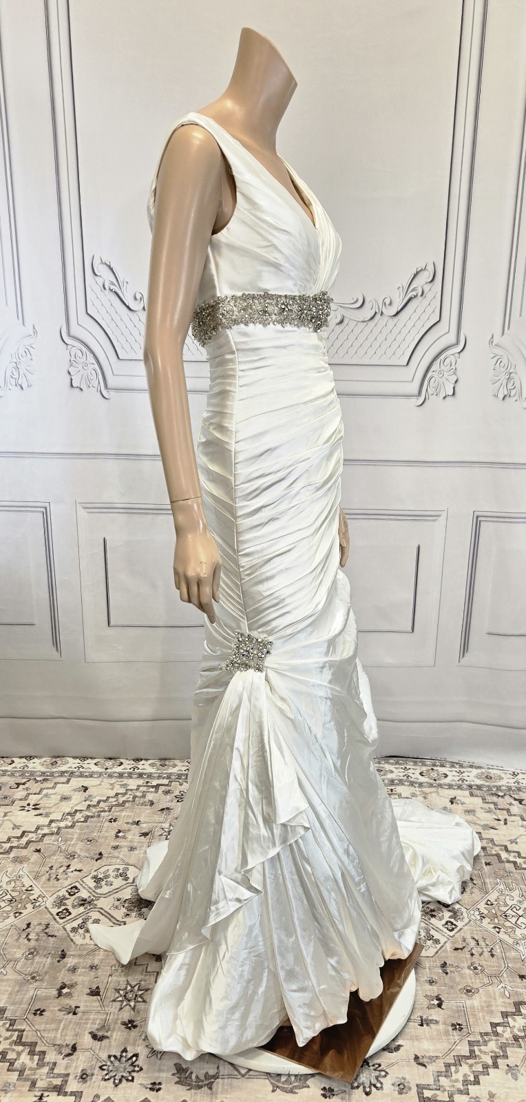 Madison Collection 5519 Ivory Satin V Neck Crystal Beaded Wedding dress sz 8