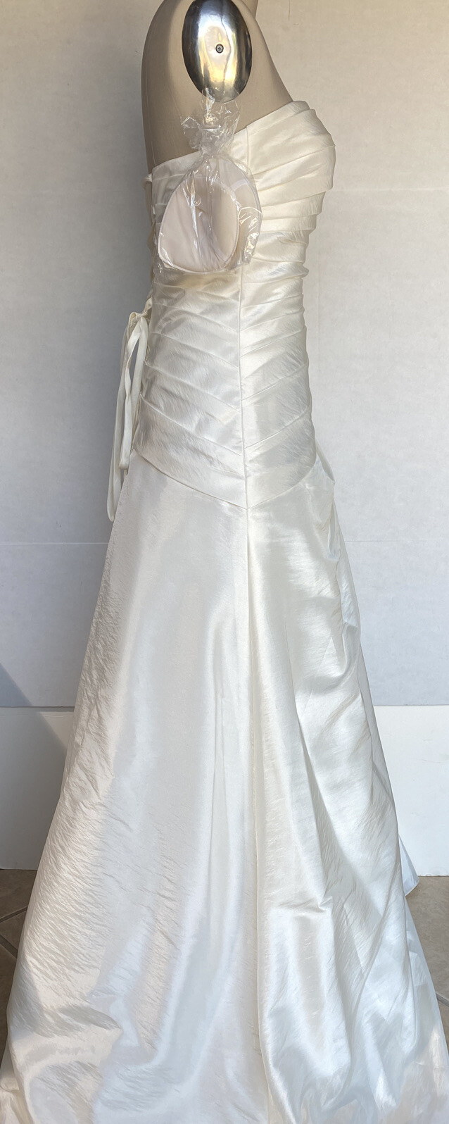 VENUS WOMEN’S STRAPLESS PLEATED WEDDING BRIDAL GOWN IVORY SIZE 8
