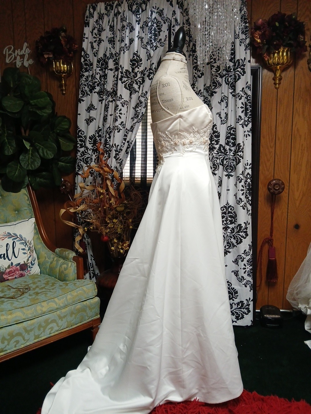 Mori Lee Ivory Wedding Dress With Floral Embroidery Size 6