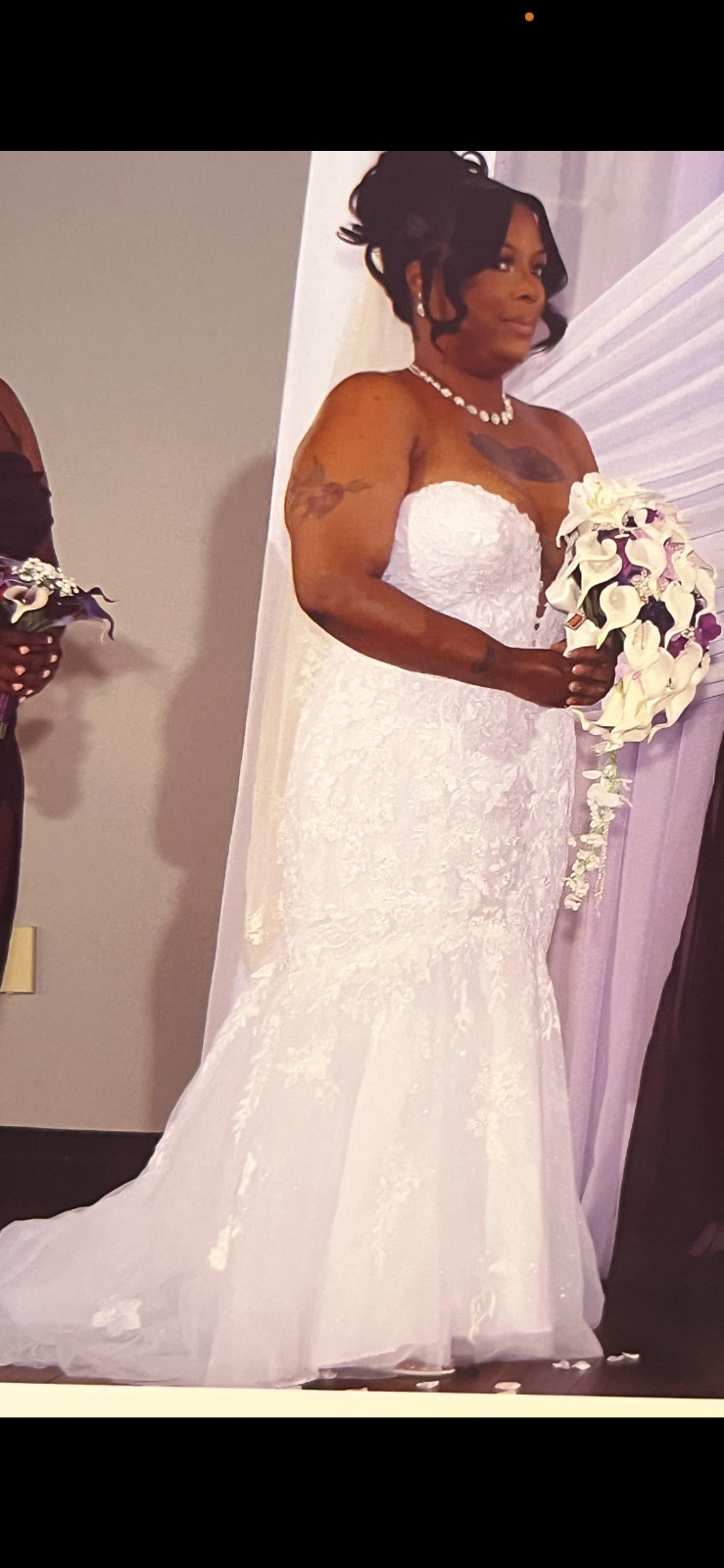 Beautiful floral lace appliqué with long tulle train no stains no rips