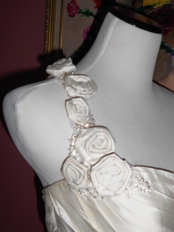 Pre-Loved Martina Liana Designer #241 Ivory Dupioni Silk size 10 No Alterations