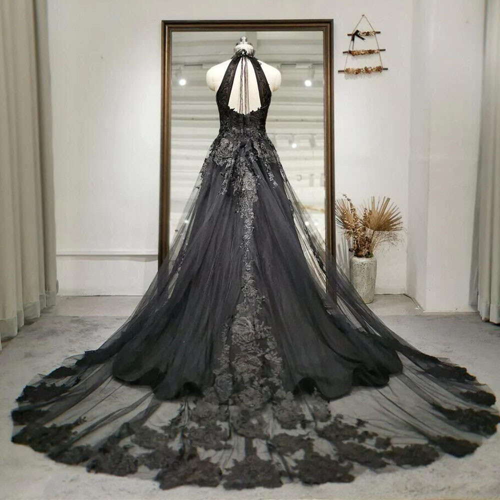 Lace Black Gothic Wedding Dresses Halter Neck Backless Sweep Train Bridal Gowns