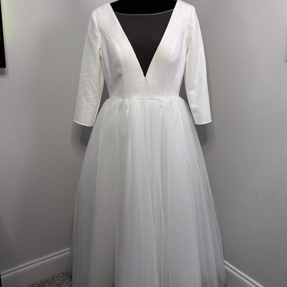 White V-Neck Tulle Ball Gown Wedding Dress 3/4 Sleeve Mesh Button Back Formal