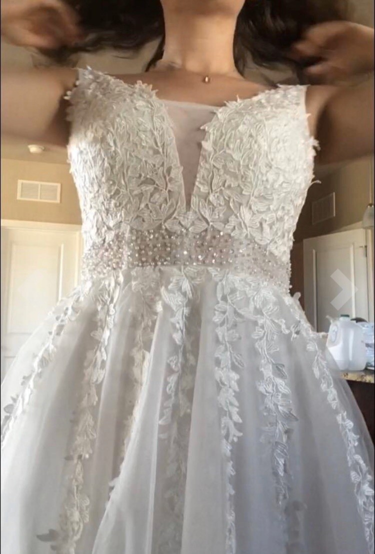 White Ivory Lace Appliqué V-Neck Wedding Dress Size 2-26