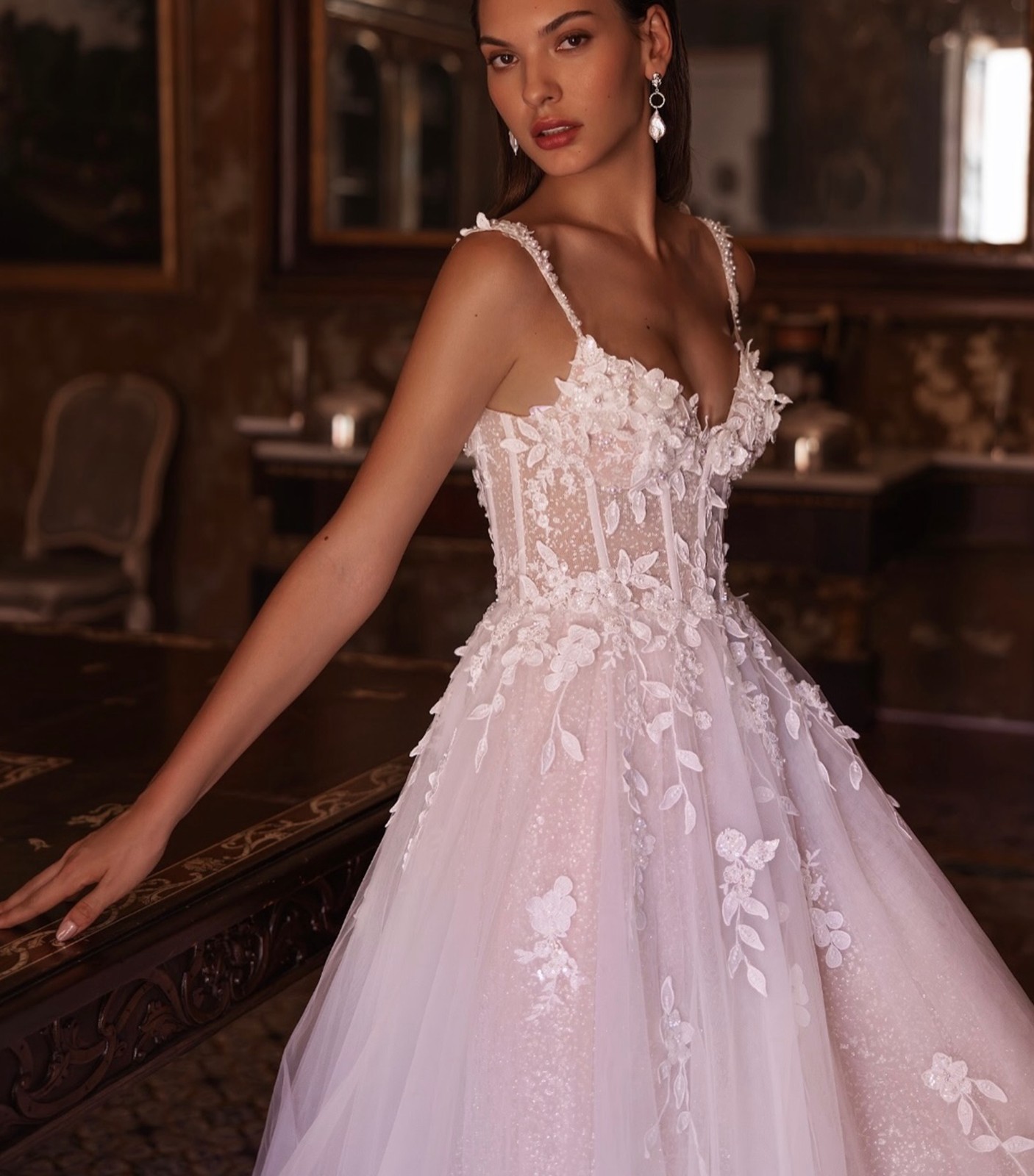 3D flowers lace wedding dress wedding dress 32-60 straps buttons to measure white beads