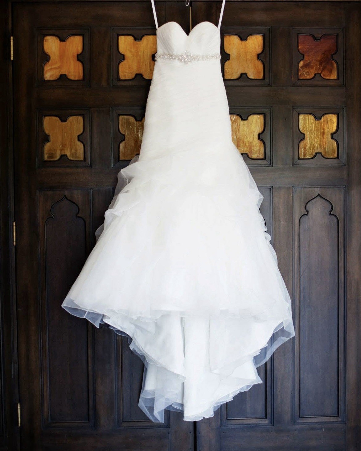 Allure Romance wedding dress. Size 4/Professionally Cleaned/Excellent Condition.