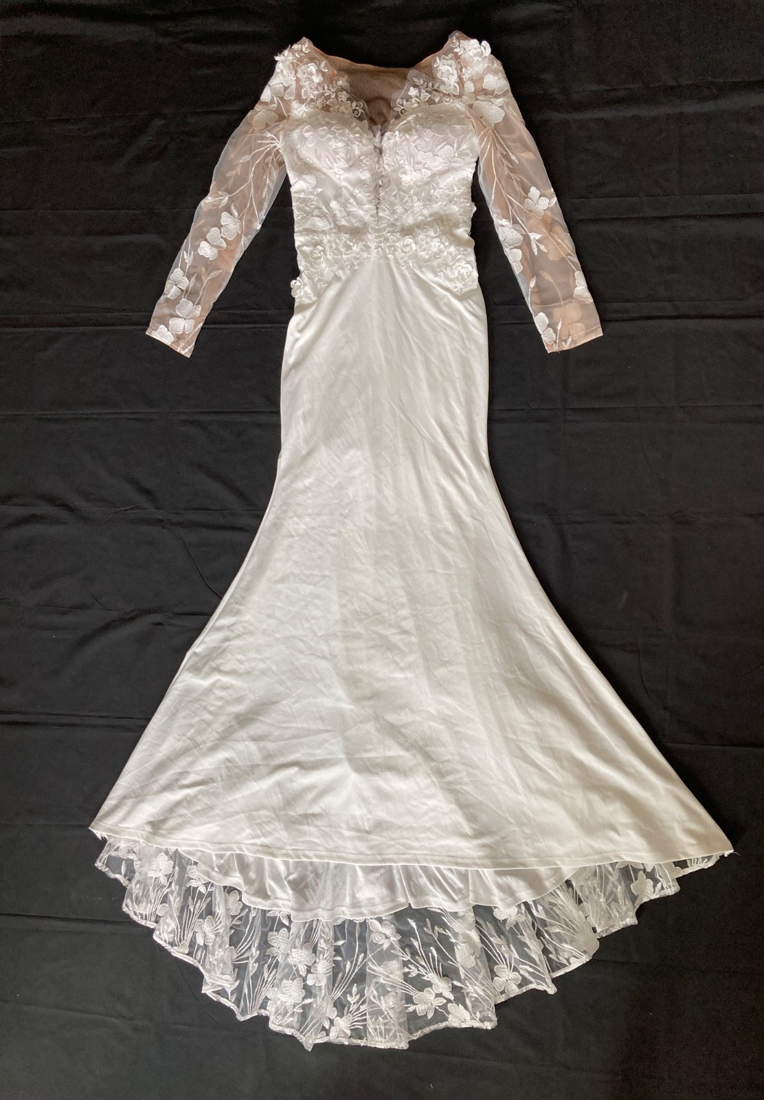 Women S Mermaid Wedding Dresses Long Sleeve Applique Buttons Back Bridal Gowns