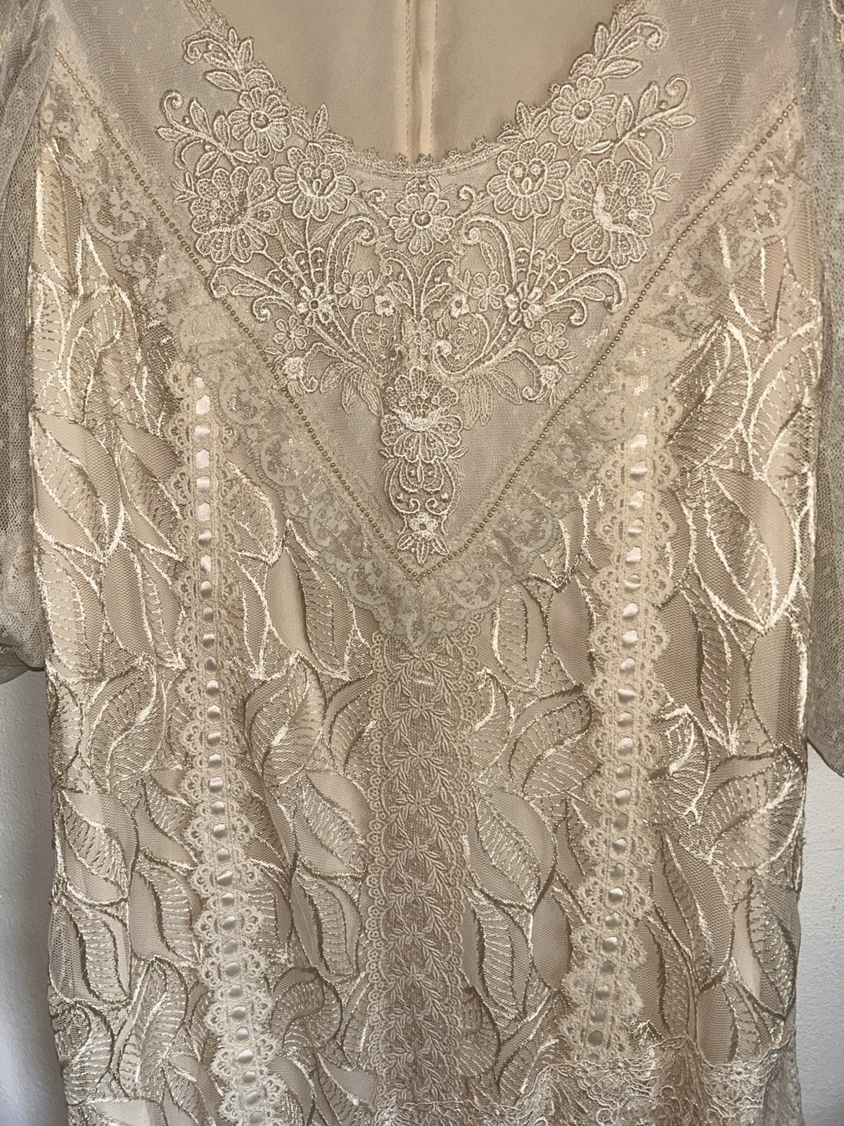 Vintage Ivory Lace Wedding Dress – Timeless Classic Bridal Gown – Unbranded
