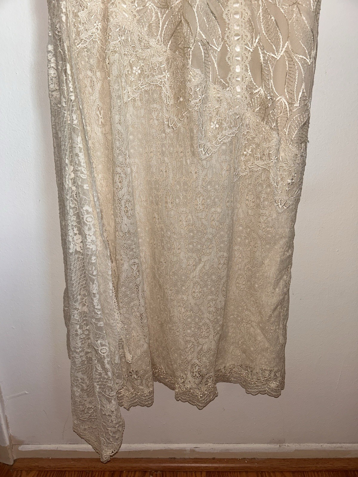 Vintage Ivory Lace Wedding Dress – Timeless Classic Bridal Gown – Unbranded