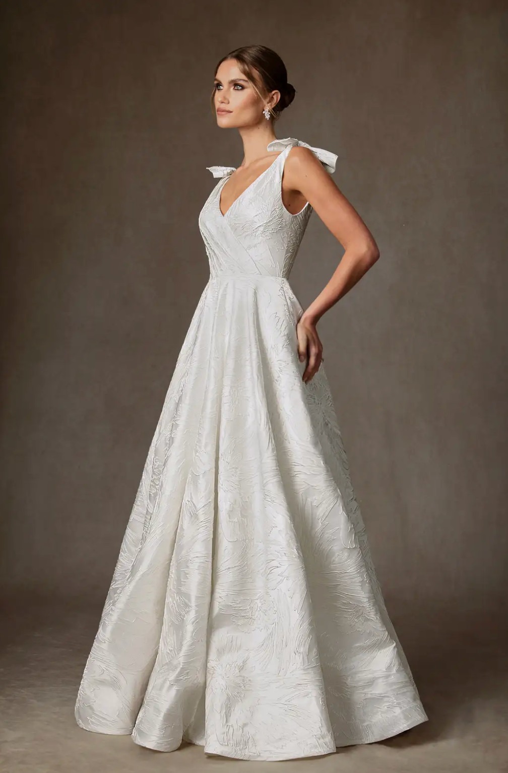 NTW! Gorgeous A-Line Floral Jacquard Wedding Dress – Size 18 – White –