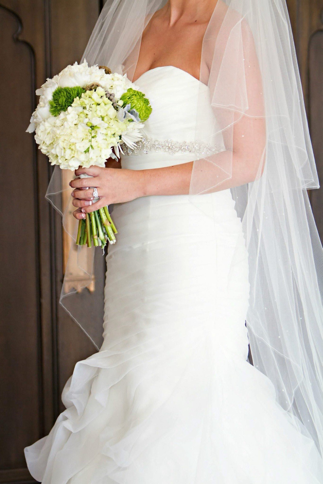 Allure Romance wedding dress. Size 4/Professionally Cleaned/Excellent Condition.