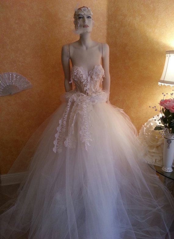 116 PC WHOLESALE LOT OF NEW WEDDING GOWNS & ACCESSORIES MANY STYLES & SIZES