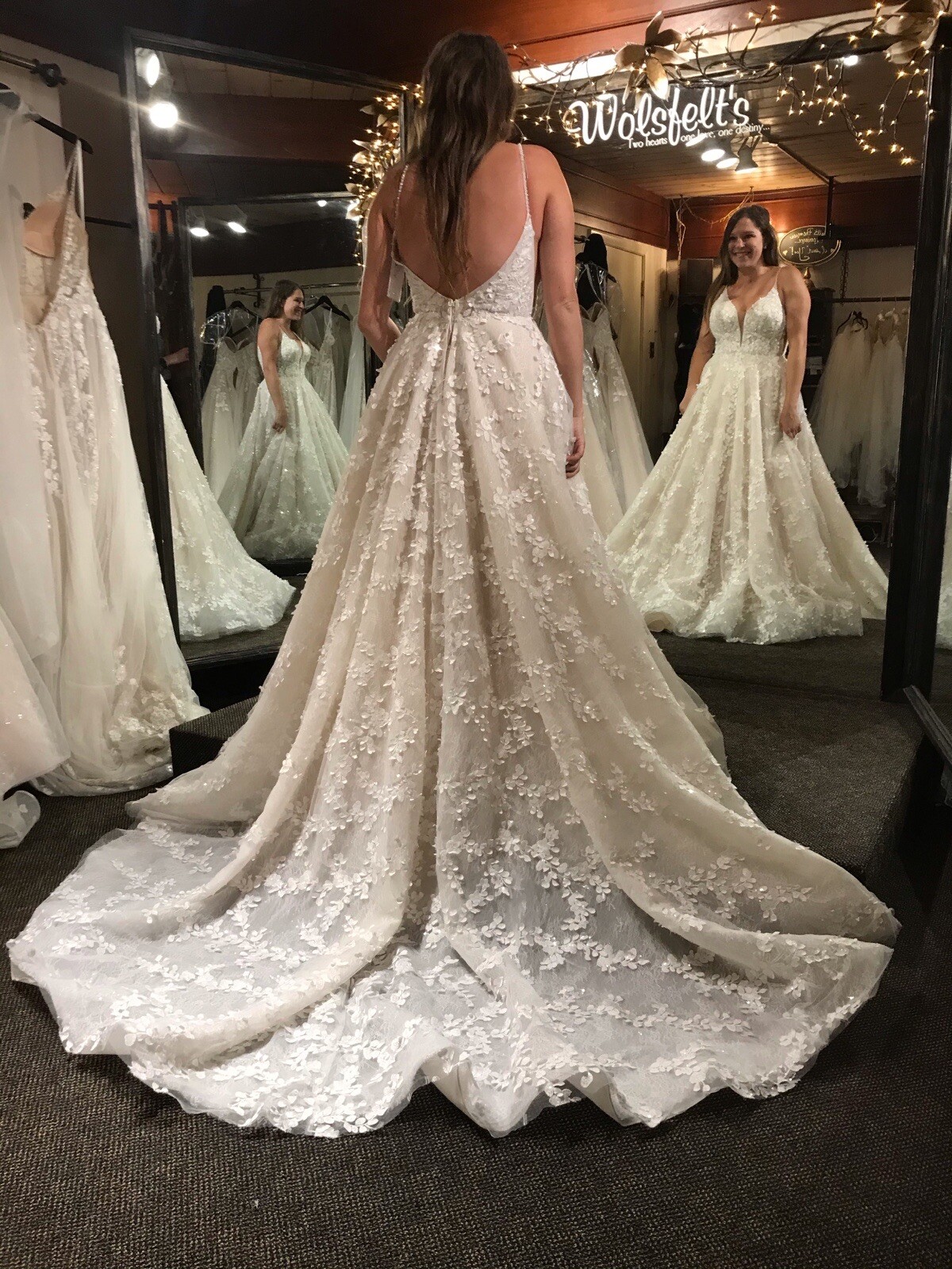 New Unaltered Ivory Martina Liana Wedding Dress Ball Gown Size 10 3D Floral 1325