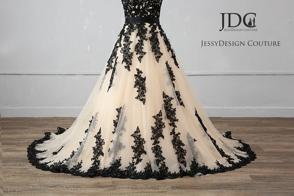 Unique Gothic Lace Corset Wedding Dress Bridal Gown Black Ivory Custom made