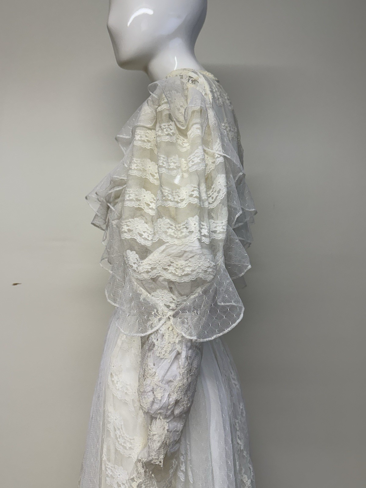 Vintage Wedding Dress Off White Lace Tier Puff Ruffled Sleeve No Tags?