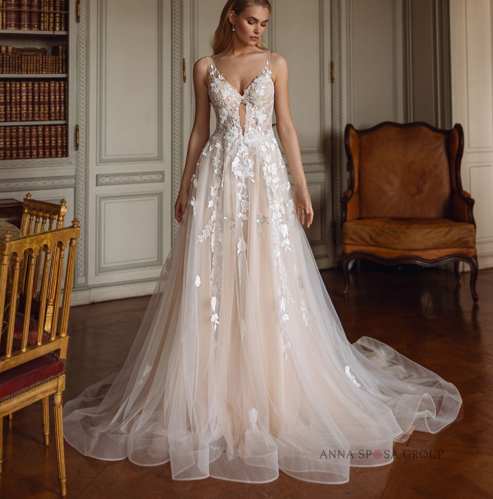 3D flowers lace wedding dress wedding dress 32-60 straps buttons to measure train
