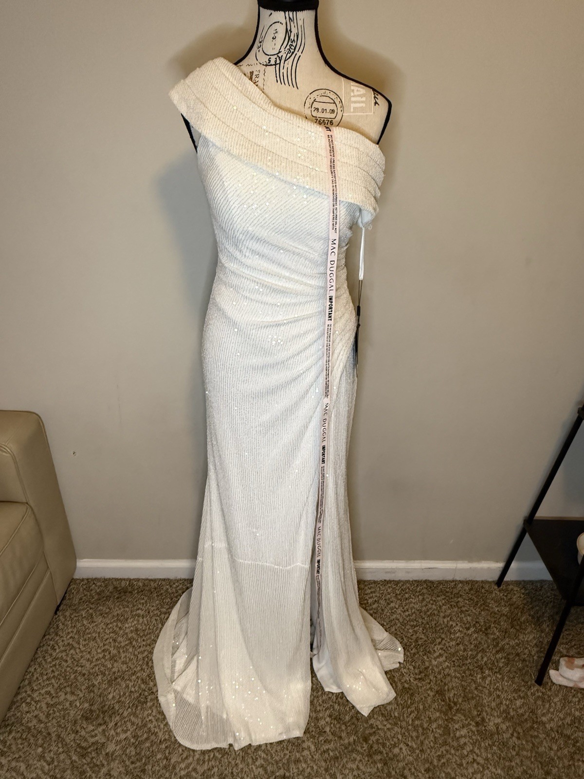 IEENA for MAC DUGGAL Off Shoulder Sequin Column Wedding Dress White Size 6
