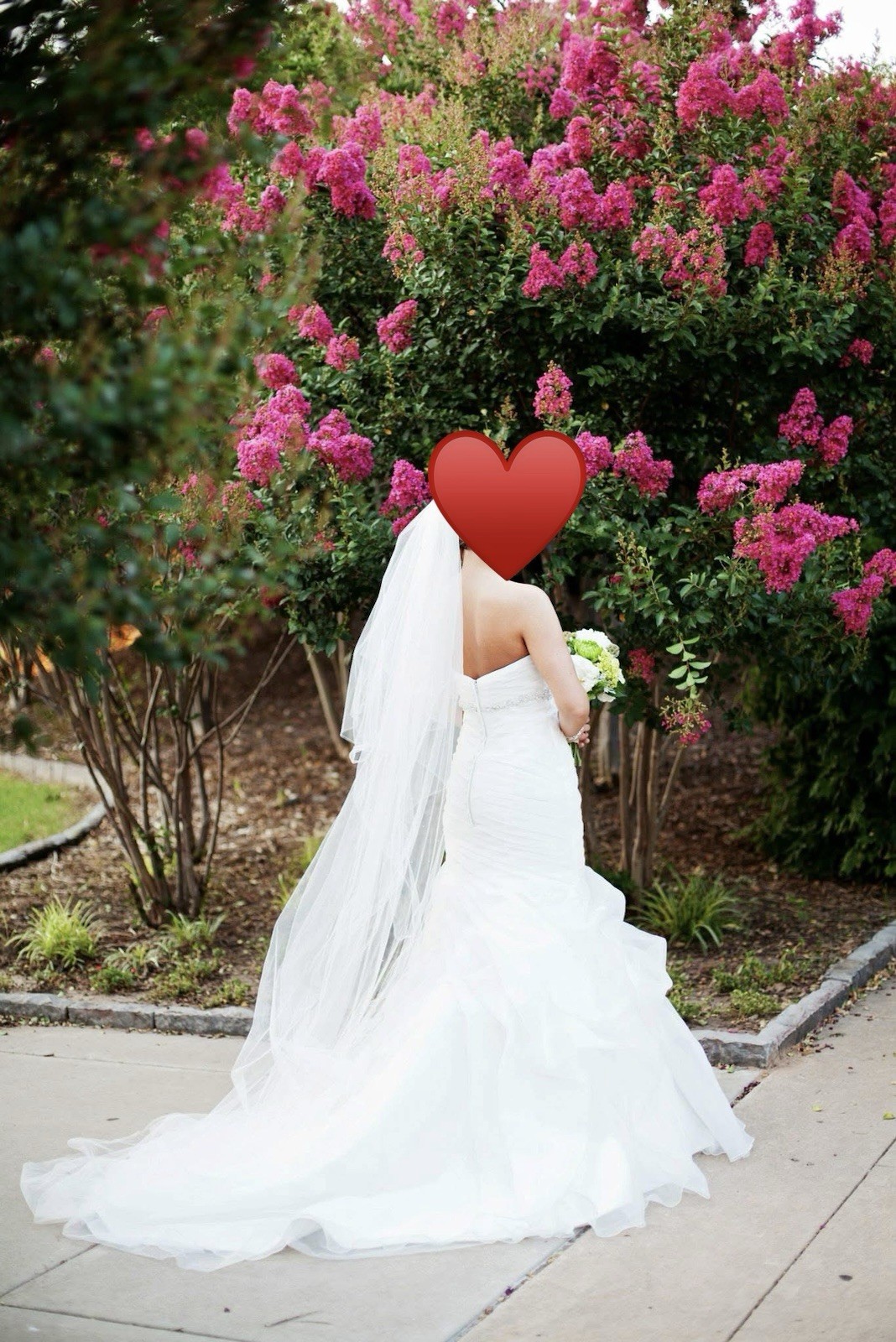 Allure Romance wedding dress. Size 4/Professionally Cleaned/Excellent Condition.