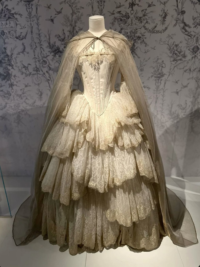 Vintage Light Champagne Wedding Dresses with Cape Ruffles A Line Bridal Gowns
